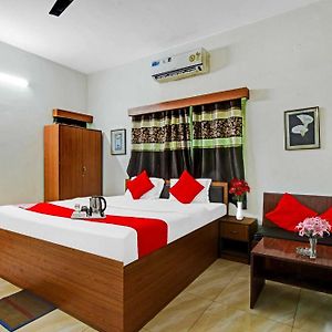 Hotel O Avi Gust House